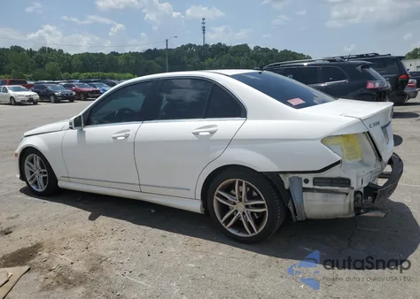 2013 Mercedes-Benz C 300 4Matic из США, поврежденный, VIN WDDGF8AB9DR288832